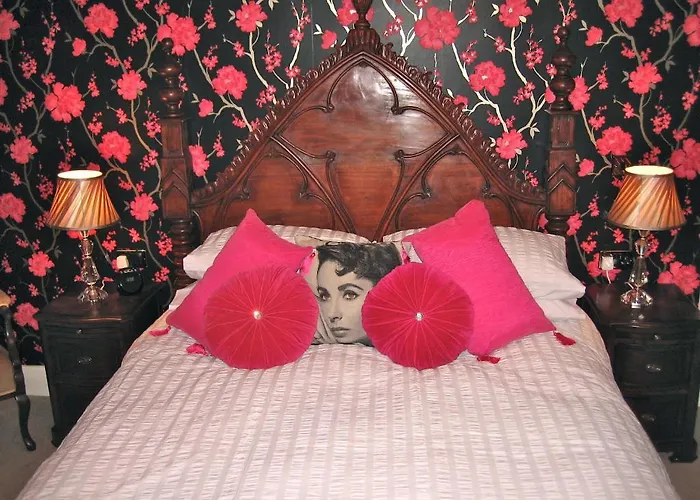 High Dalby House & Cottages *