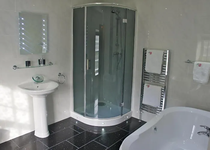 High Dalby House & Cottages