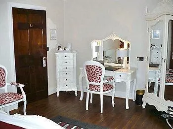 High Dalby House & Cottages *
